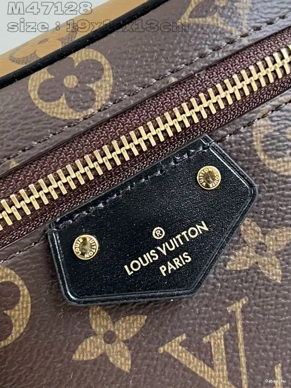 VUITTON VANITY LOUIS PM 0629
